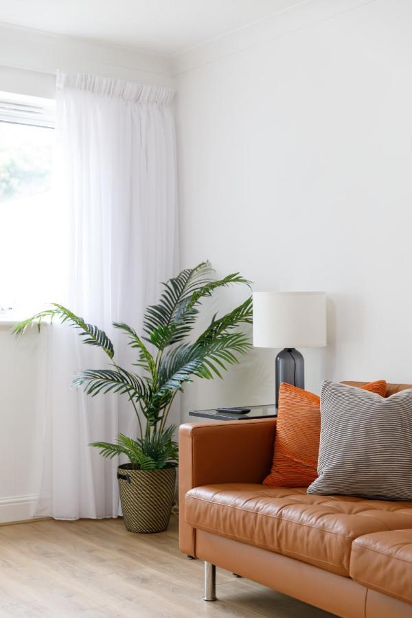 Beachside Retreat 2-Bedroom Gem With Free Private Parking & Outdoor Space Brighton Kültér fotó