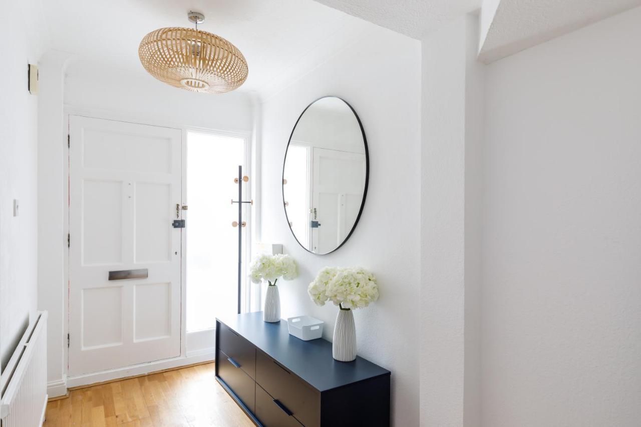 Beachside Retreat 2-Bedroom Gem With Free Private Parking & Outdoor Space Brighton Kültér fotó